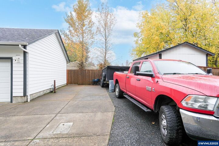 Property Photo: 4145 Smokestack Ln SE OR 97301