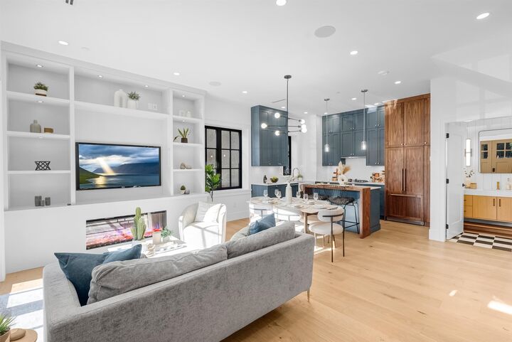 Property Photo: 2565 Dundas Street 1 BC V5K 1P7