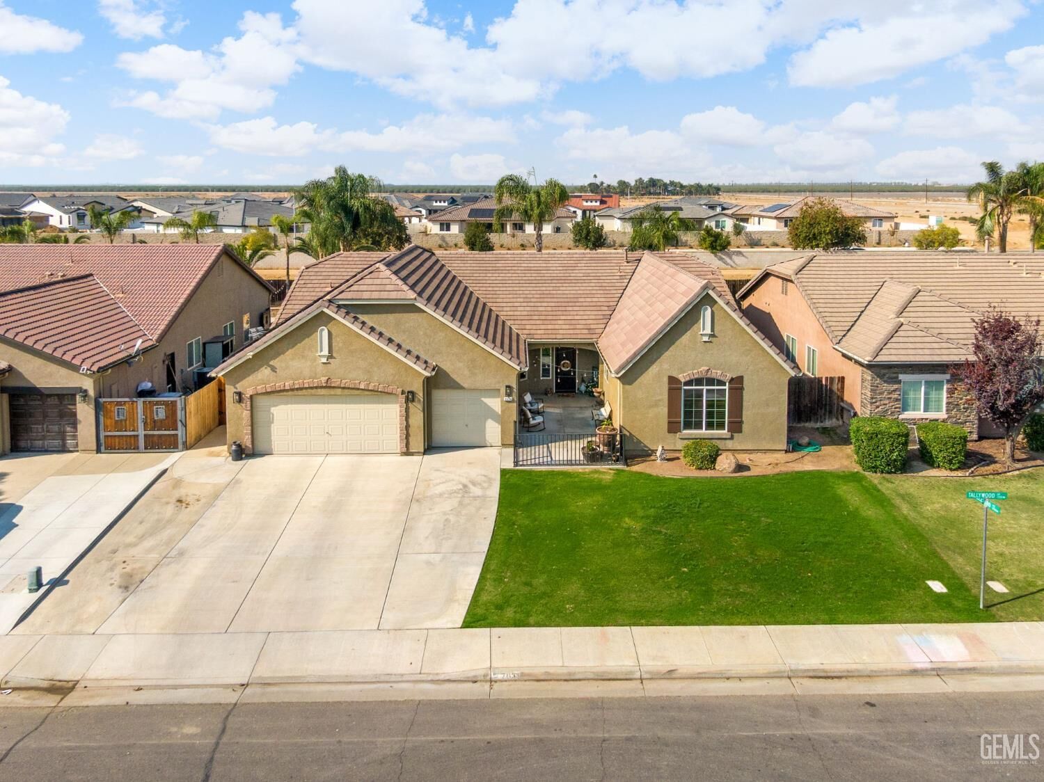 Property Photo:  7113 Tallywood Drive  CA 93312 