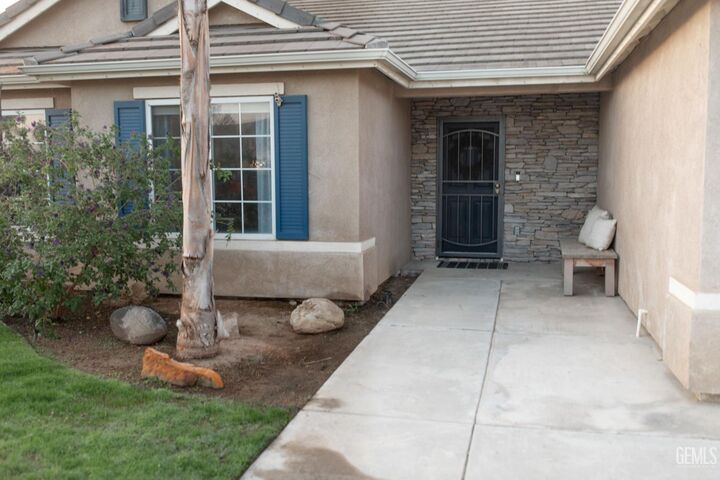 Property Photo: 12709 W Spoleto Avenue CA 93312