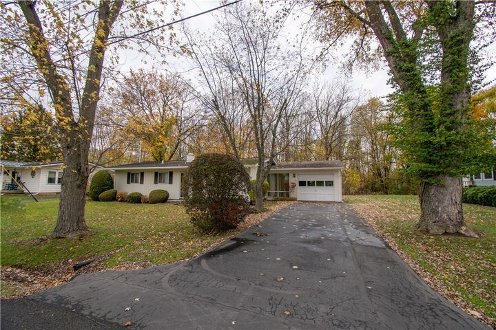 Property Photo:  114 Sprucewood Circle  NY 14456 