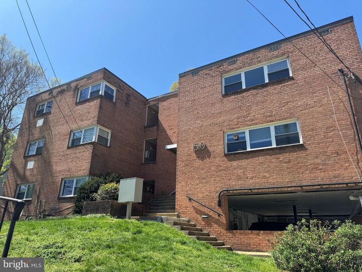 Property Photo: 1510 N Rolfe Street 4 VA 22209