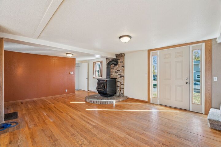 Property Photo:  111 Monroe Street  IA 52306 