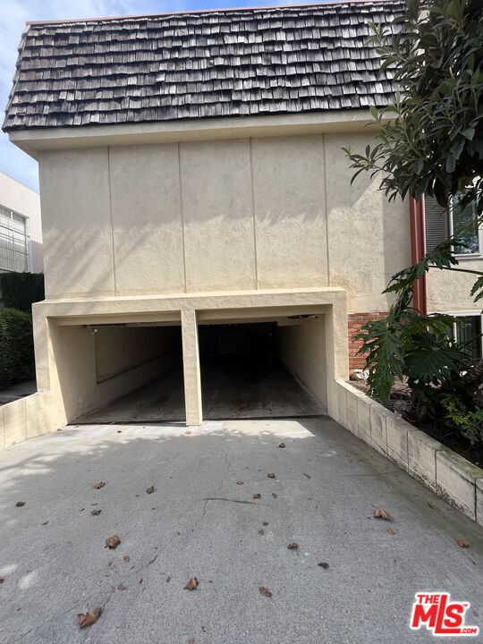 Property Photo:  430 S Maple Dr  CA 90212 