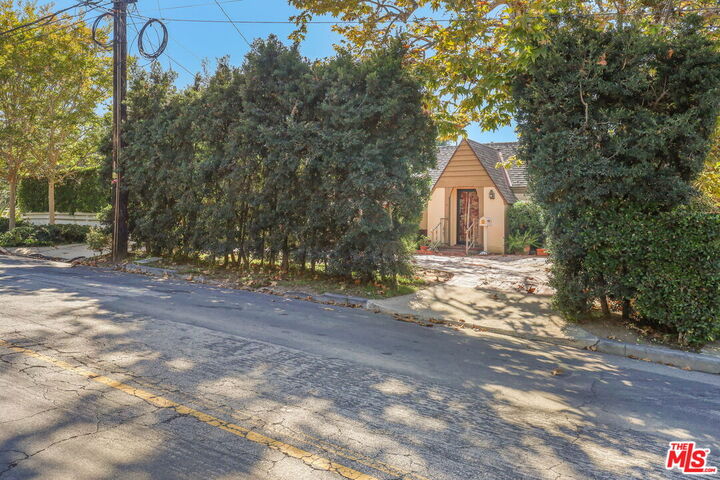 Property Photo:  555 S Westgate Ave  CA 90049 