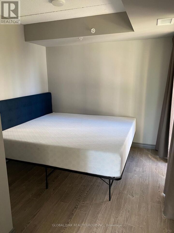 Property Photo:  321 Spruce Street 702  ON N2L 0G4 