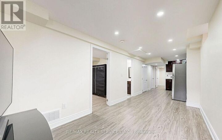 Property Photo:  7095 Village Walk (Basement)  ON L5W 1X5 