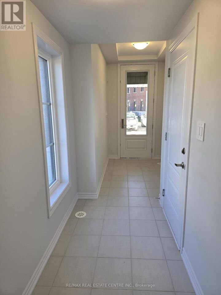 Property Photo: 5959 Saigon Street ON L6H 7G1