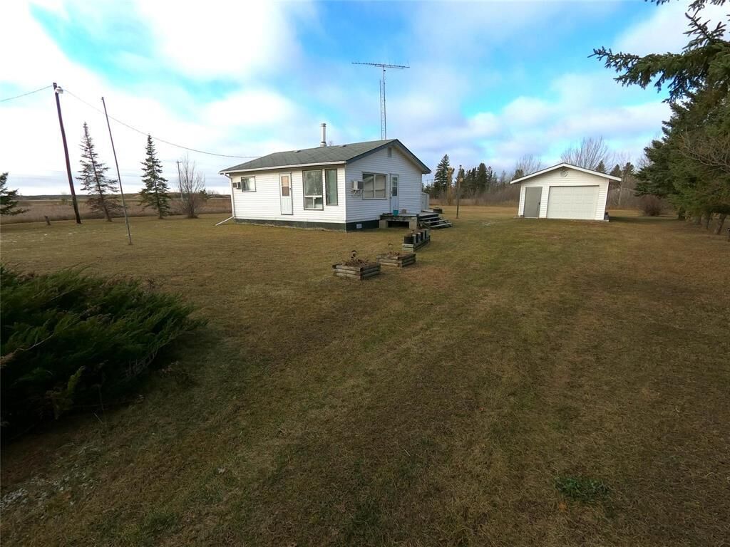 Property Photo:  127 Bracken Falls Drive  MB R0E 1A0 