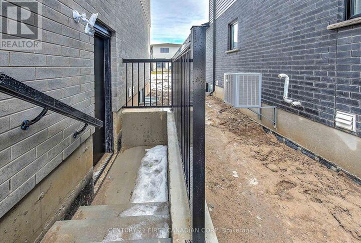 Property Photo: 245 Hesselman Crescent ON N6M 0K3