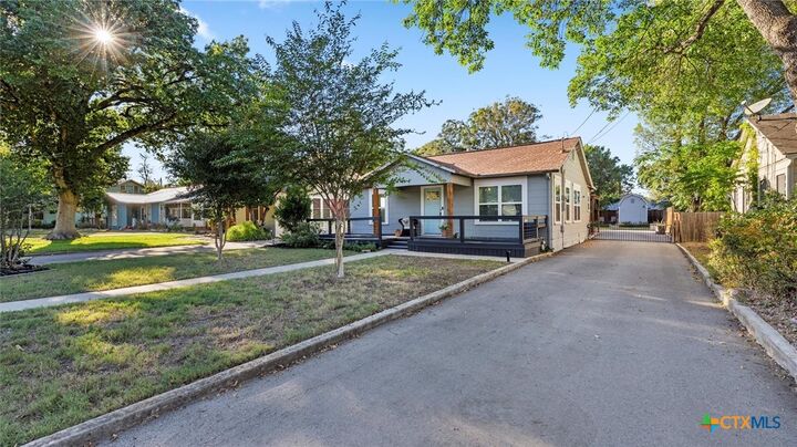 Property Photo: 760 Roosevelt Street TX 78130