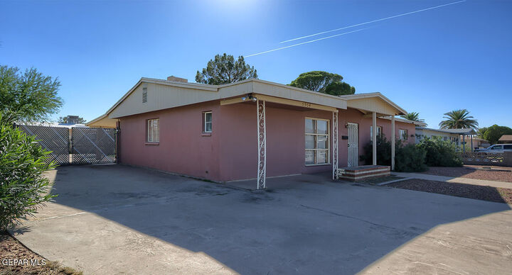 Property Photo: 5904 Brazos Avenue TX 79905