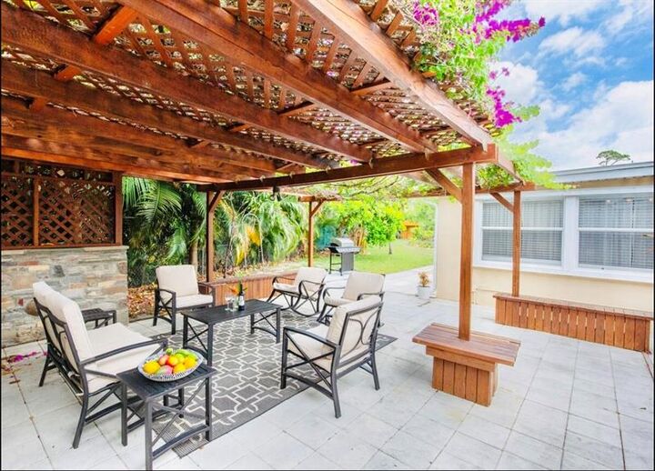 Property Photo: 279 Hach Ln (2/1) FL 33415