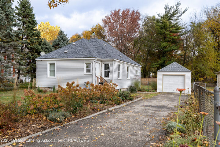 1620 Comfort Street  Lansing MI 48915 photo