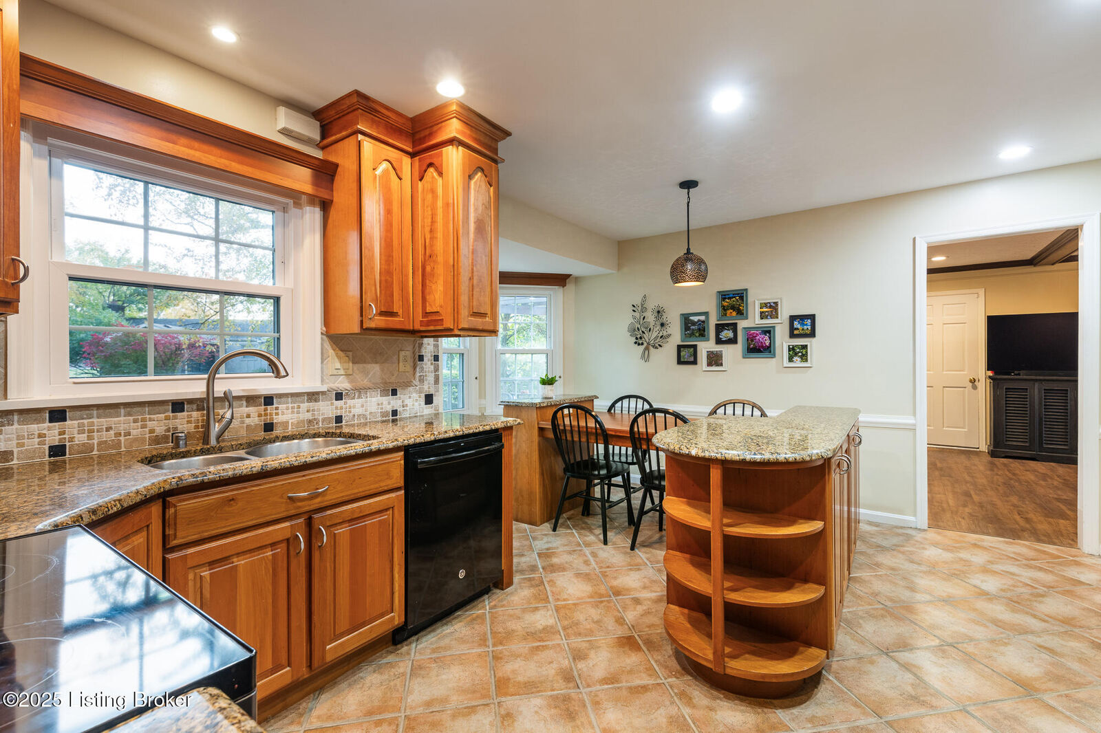 Property Photo:  10202 Falling Tree Way  KY 40223 