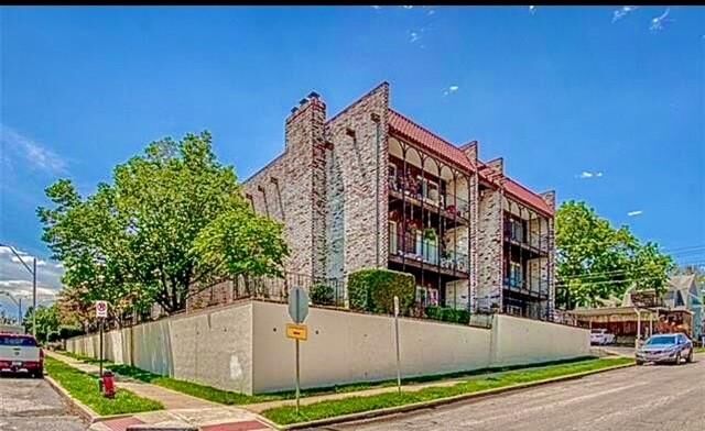 111 E 50th Street B  Kansas City MO 64112 photo