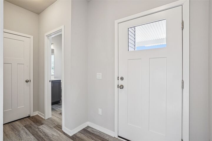 Property Photo:  1806 E 19th Court  IA 50211 