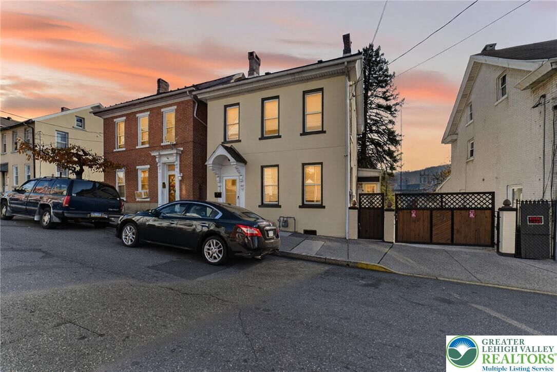 Property Photo:  413 Pawnee Street  PA 18015 