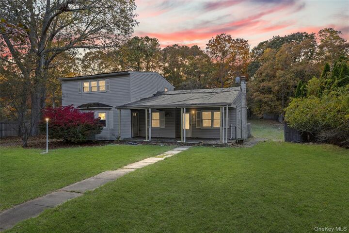 Property Photo:  10 West Street  NY 11953 