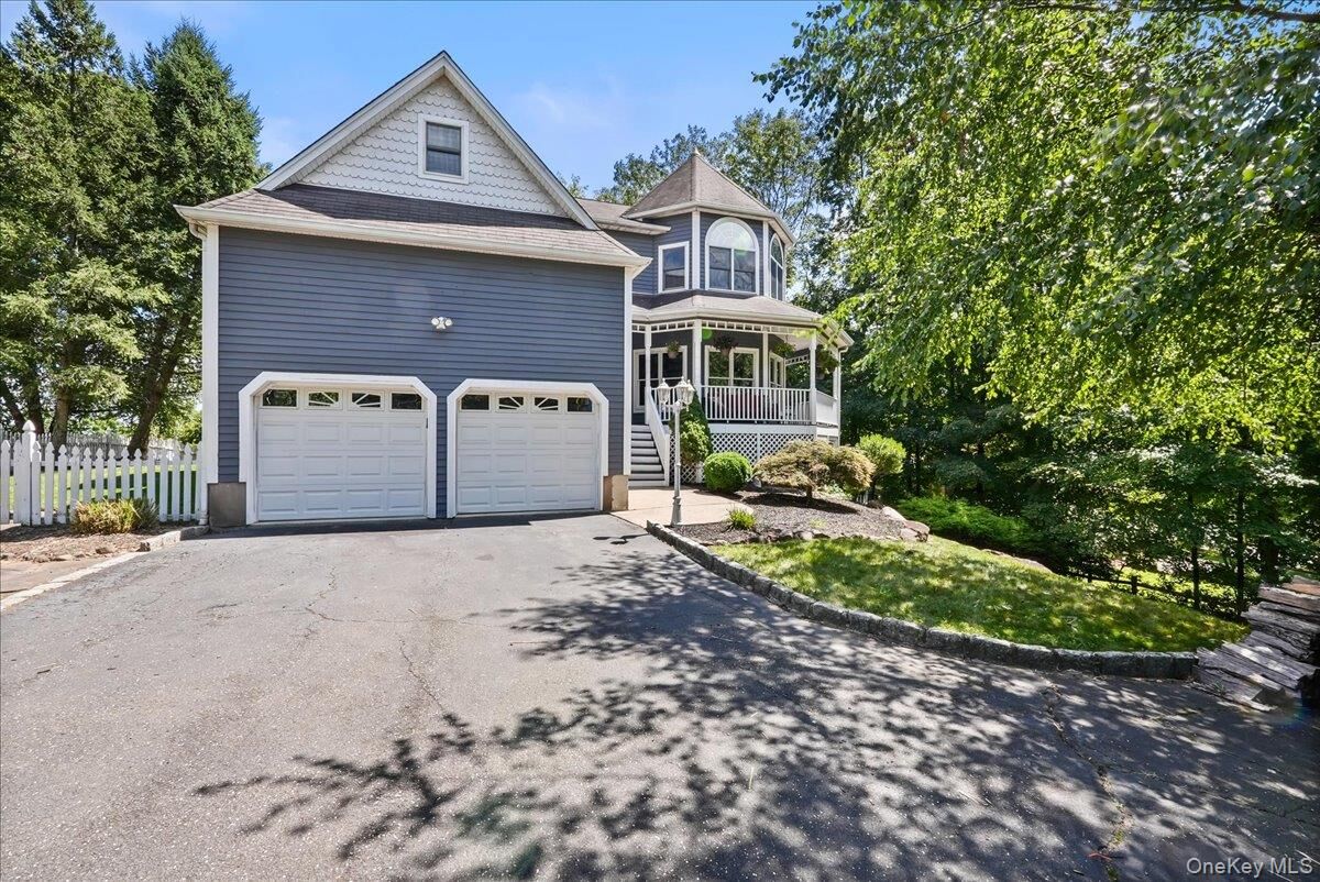 Property Photo:  613 Route 9W  NY 10968 