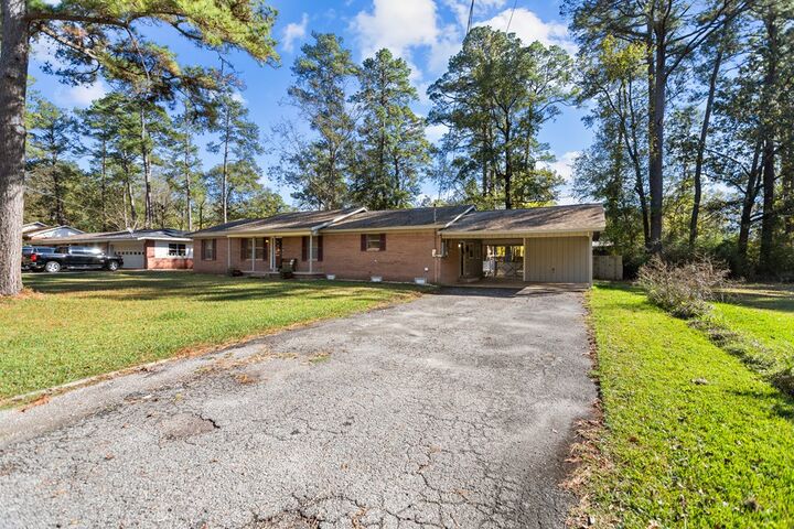 Property Photo: 1307 Wildbriar Drive TX 75904