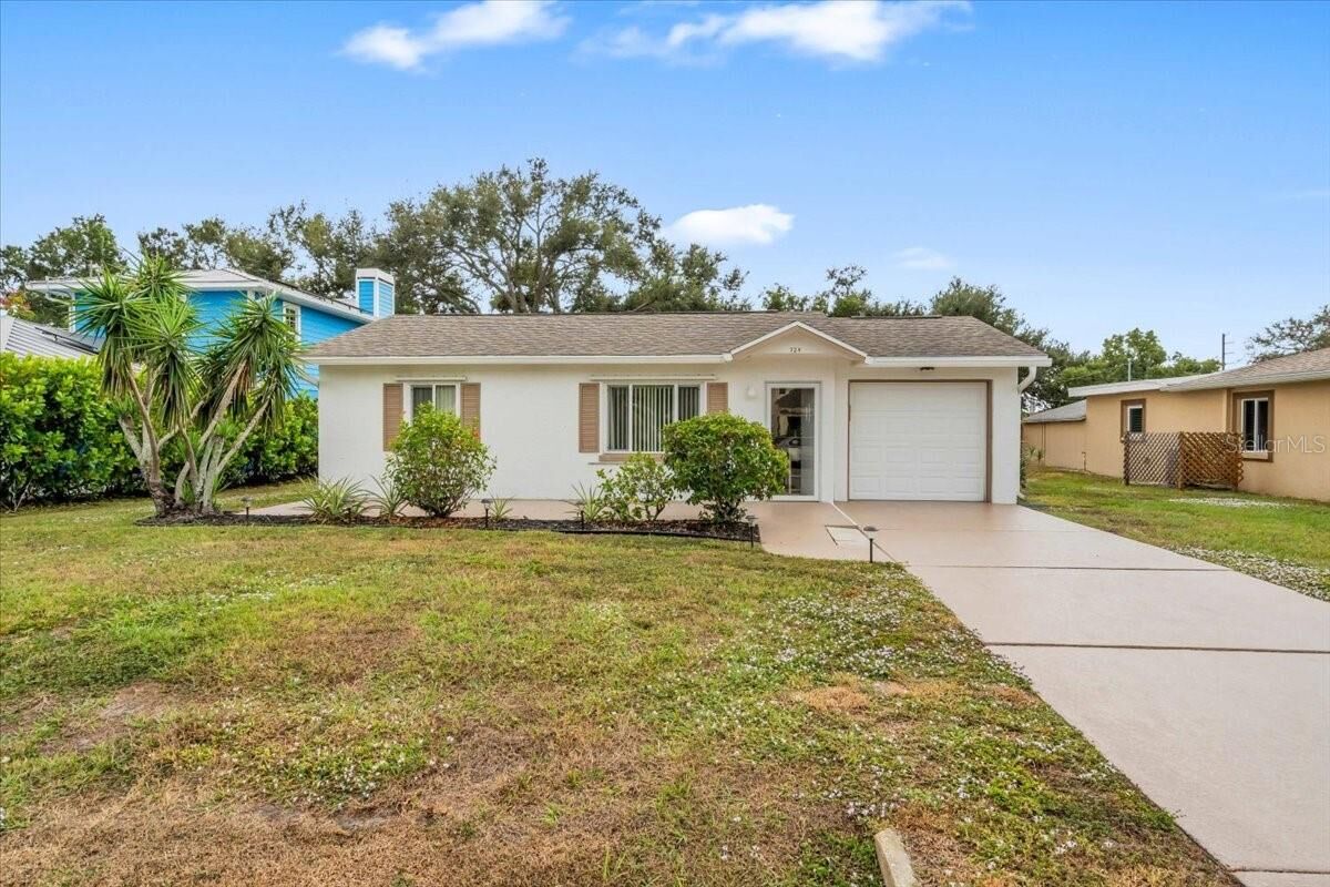 Property Photo:  724 Myrtle Avenue  FL 34285 