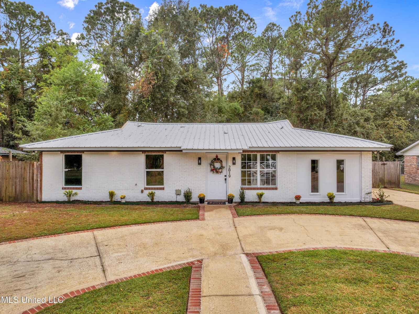 Property Photo:  2019 Pamela Drive  MS 39553 