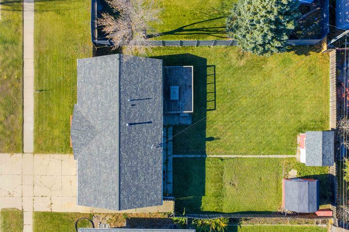 Property Photo: 1108 18th Ave SW ND 58701-0000