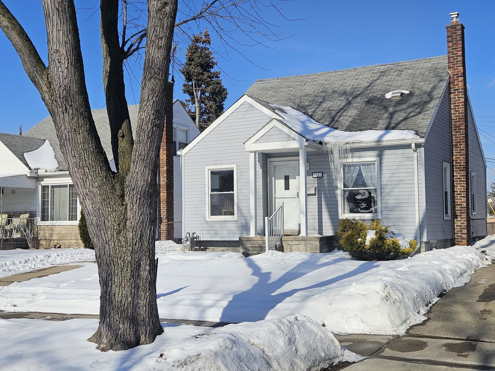 Property Photo:  1042 Champaign Road  MI 48146 