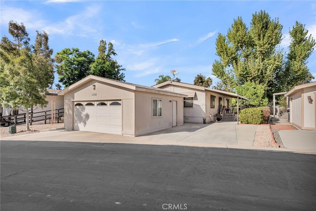 Property Photo: 1772 Burr Oak CA 92545