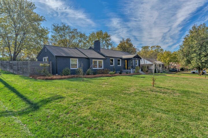 Property Photo: 1130 Richmond Dr TN 37216