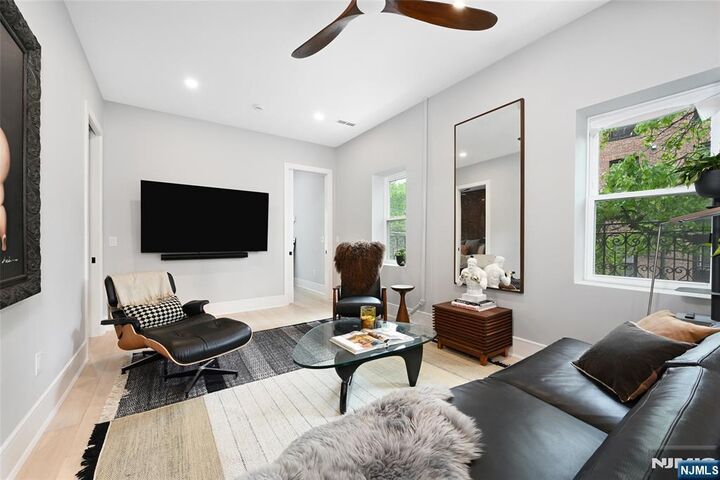 Property Photo:  500 Hudson Street 2A  NJ 07030 