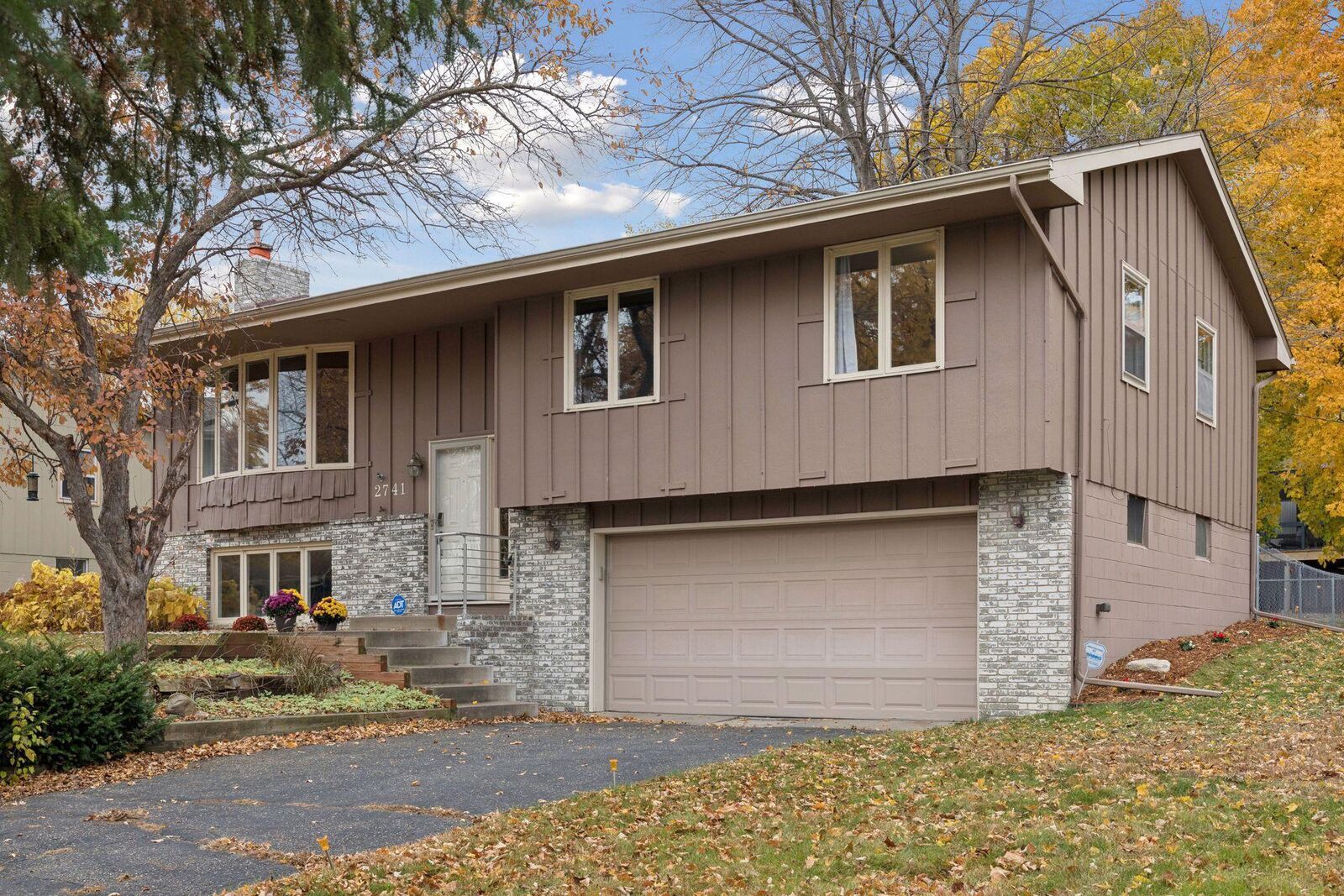 Property Photo: 2741 Yukon Avenue N MN 55427