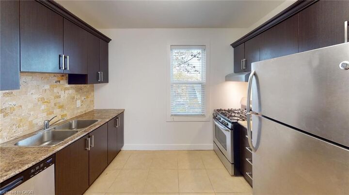 Property Photo:  1544 King Street E 405  ON L8K 1S9 