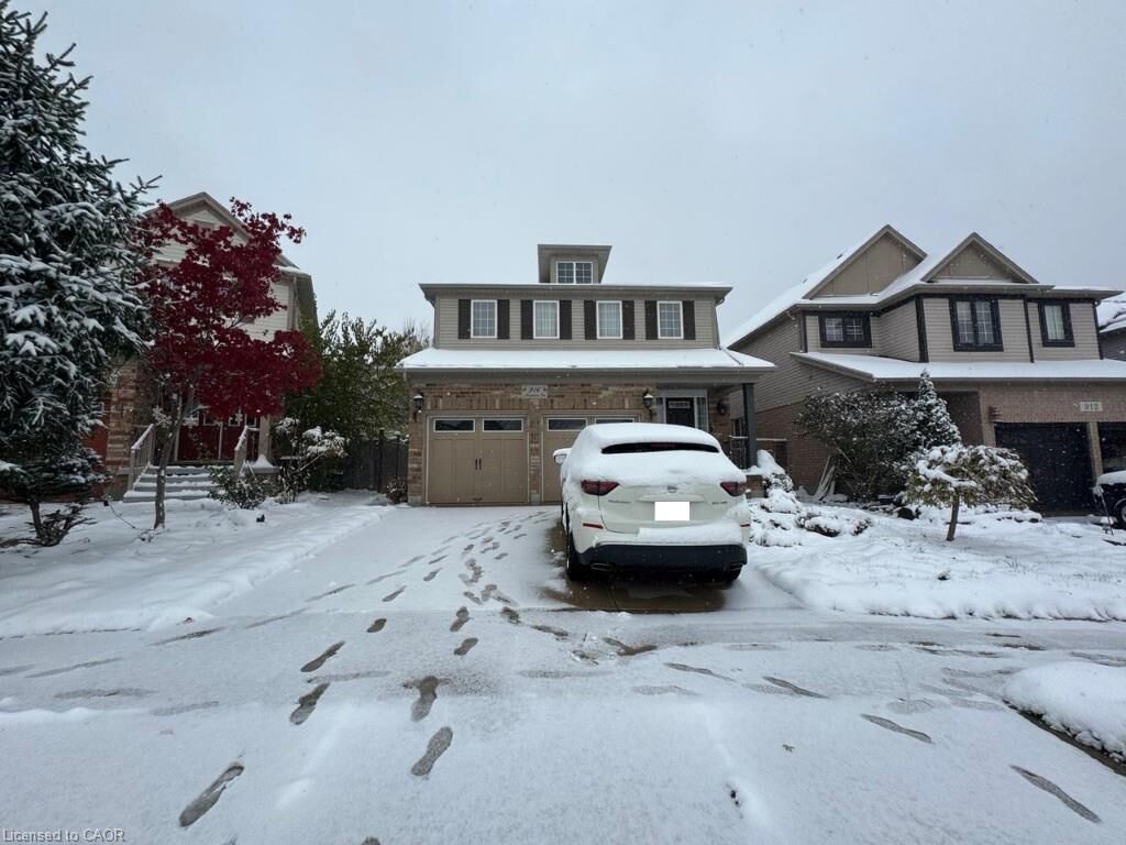 Property Photo:  916 Magdalena Court B  ON N2E 0B3 