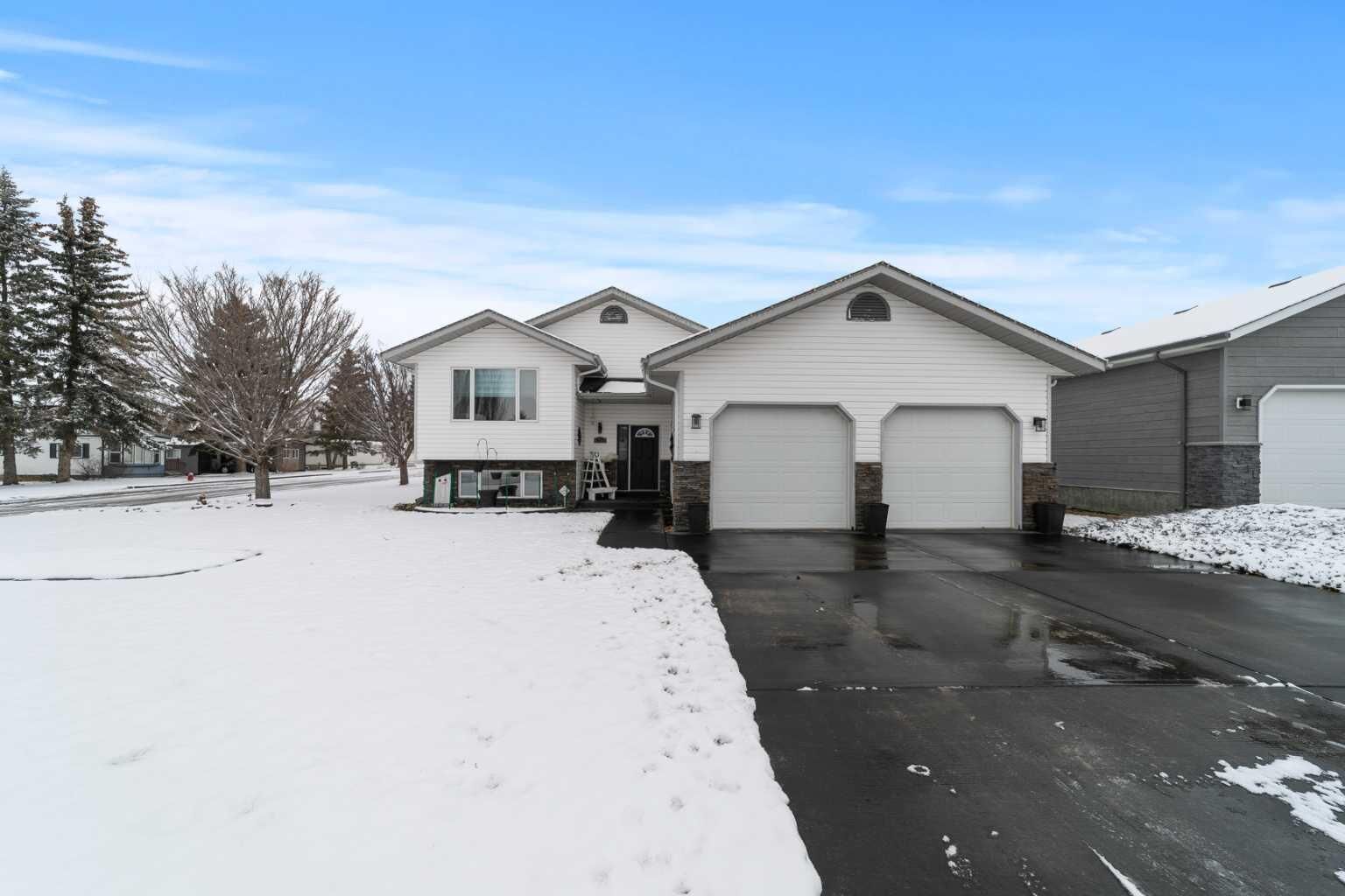 Property Photo:  4718 47A Avenue  AB T0B 2L0 