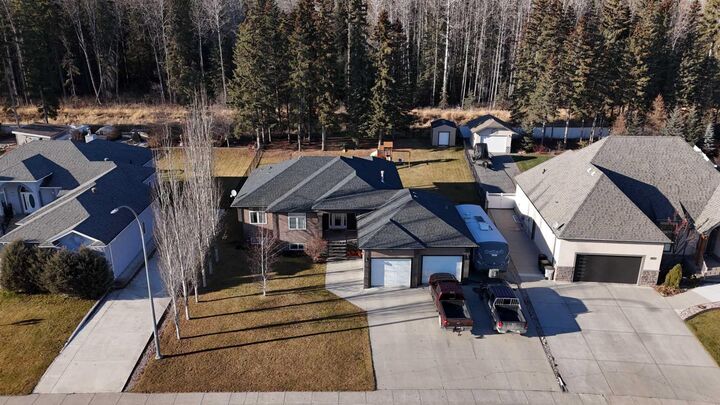 Photo de la propriété:  5618 16 Avenue  AB T7E 1X1 