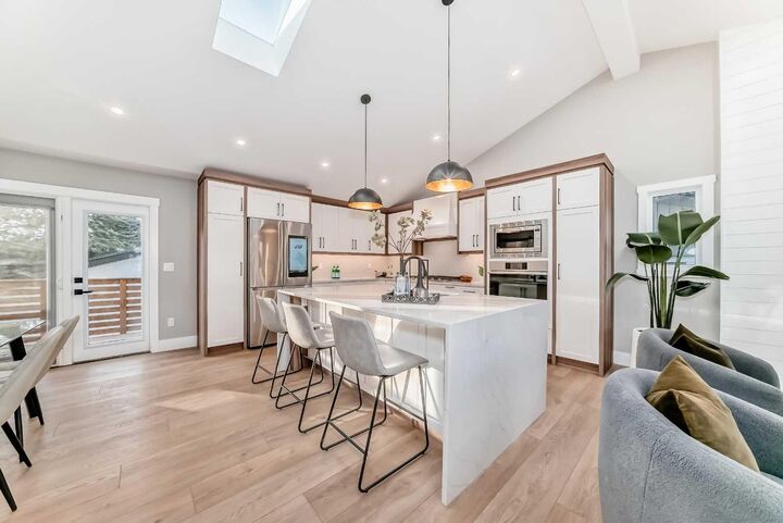 Property Photo:  959 Lake Arrow Way SE  AB T2J 3C2 