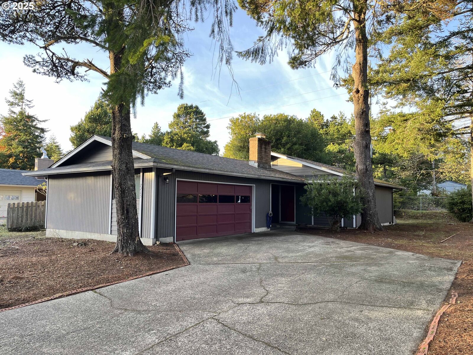 Property Photo: 2215 24th St OR 97439