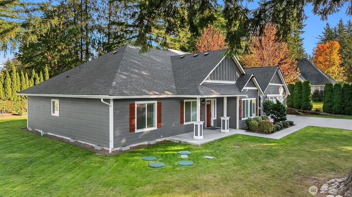 Property Photo:  32728 SE 44th Street  WA 98024 