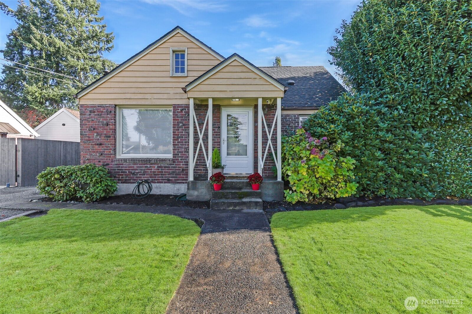 Property Photo:  2315  Mountain View Avenue W  WA 98466 