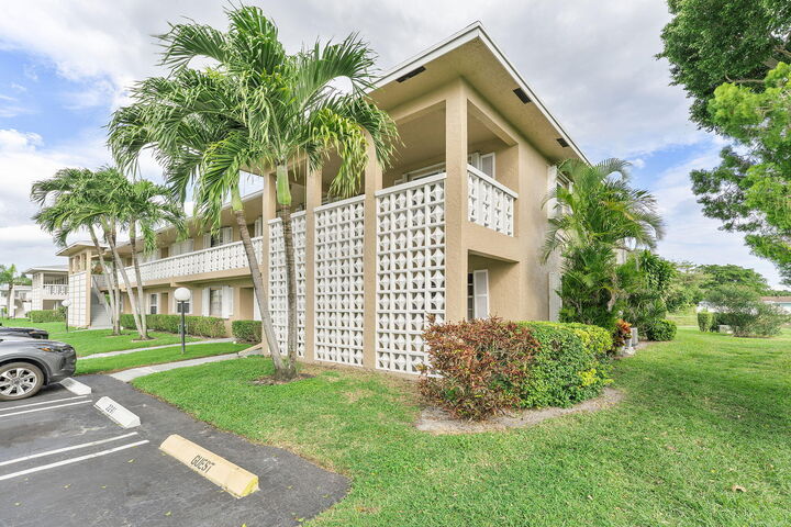 Property Photo: 1050 Citrus Way 203 FL 33445