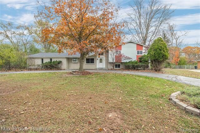 23518 Creekdale Court  Farmington MI 48336 photo