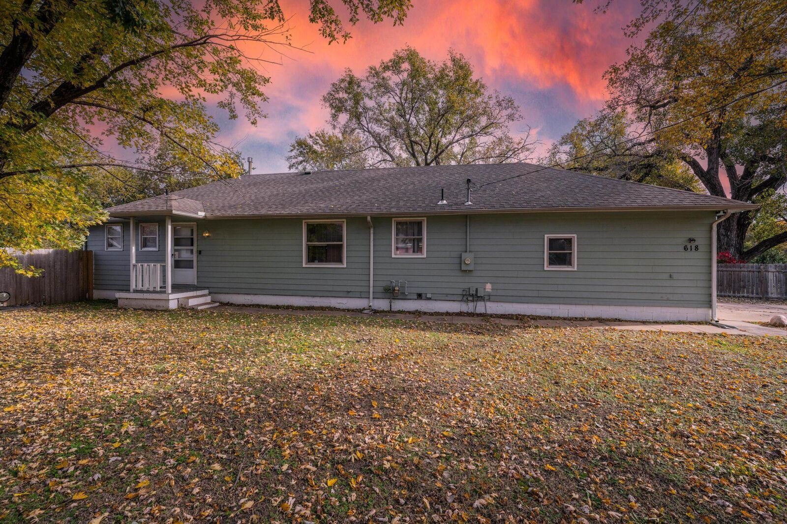 Property Photo:  618 W 36th St N  KS 67204 