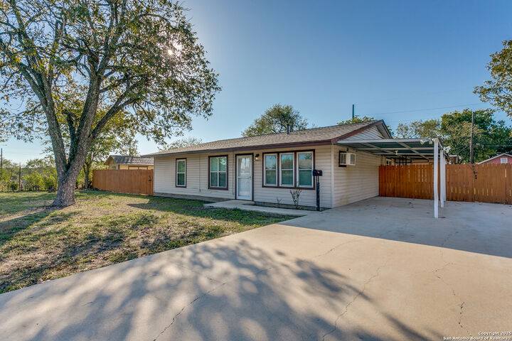 Property Photo: 240 Dacus TX 78211