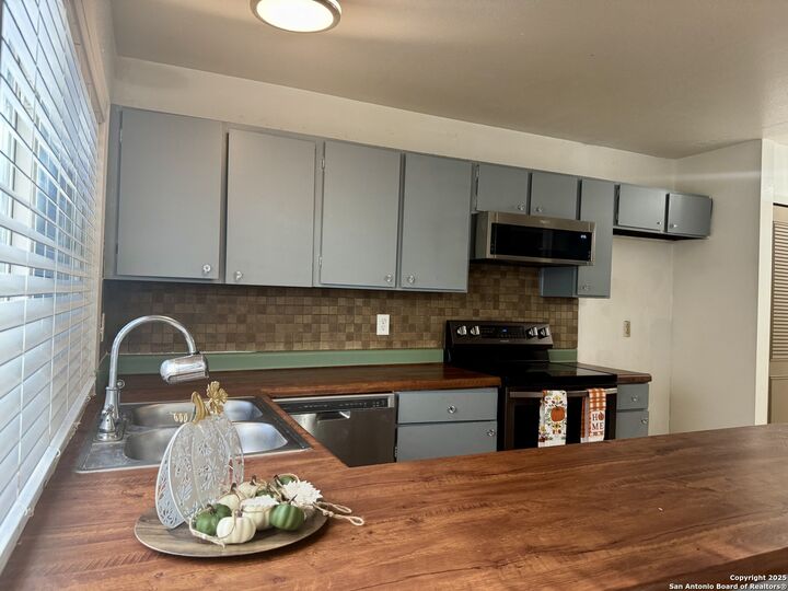 Property Photo:  6526 Spring Manor  TX 78249 