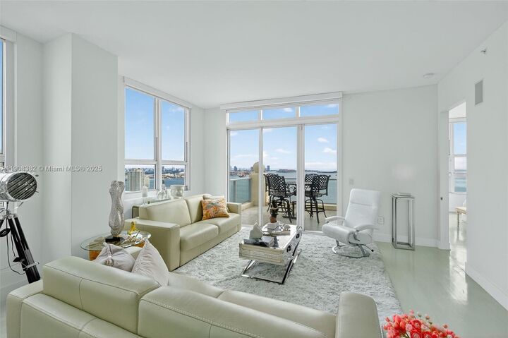 Property Photo:  1155 Brickell Bay Dr Ph210  FL 33131 