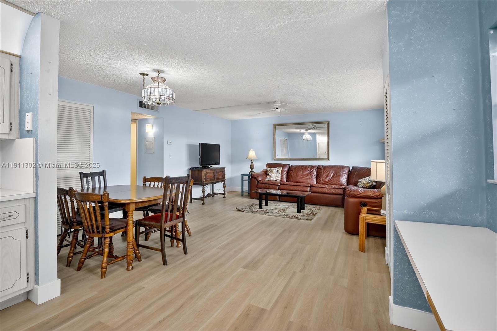 Property Photo:  1354 N 12th Ct 11B  FL 33019 