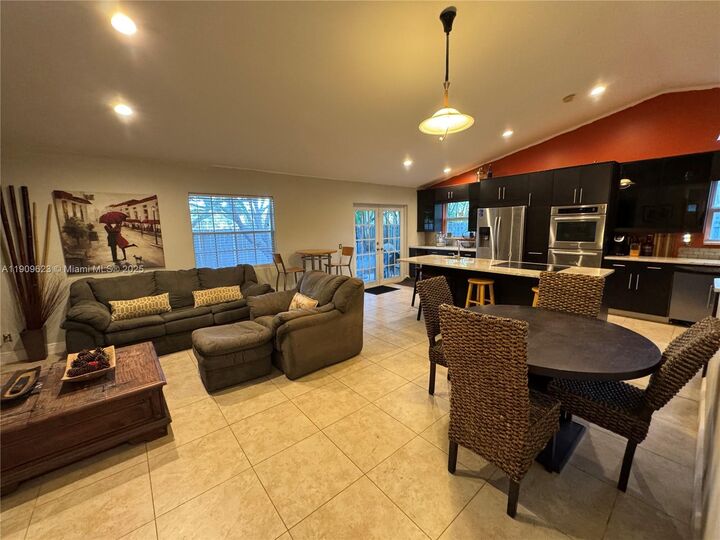 Property Photo: 1411 Seagrape Cir FL 33326