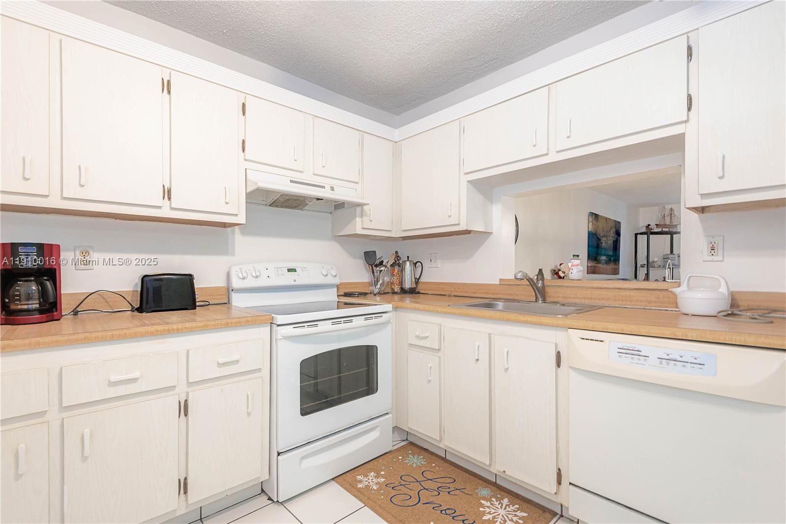 Property Photo: 2800 Somerset Dr 115J FL 33311